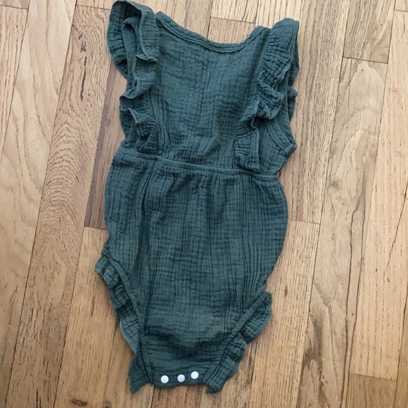 Adorable hunter green waffle knit ruffled tank onesie. Brand unknown. - Picture 2 of 2